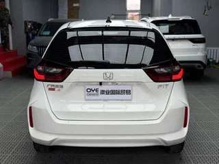 2022 Honda Fit IV Рестайлинг, белый, 990005 рублей, вид 5