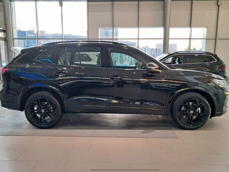 2026 Volkswagen Tiguan L Pro III (China Market), чёрный, 5100000 рублей, вид 4