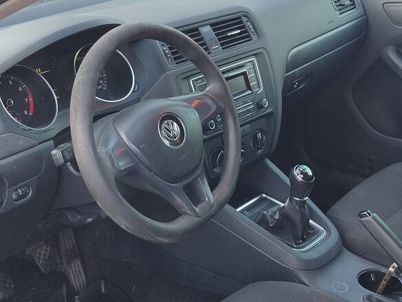 2015 Volkswagen Jetta VI Рестайлинг, серебристый, 650000 рублей - вид 7