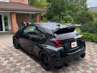 2022 Toyota Yaris IV, чёрный, 2695000 рублей, вид 5