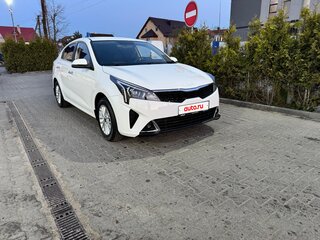 2021 Kia Rio IV Рестайлинг, белый, 1890000 рублей, вид 5