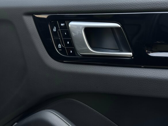 2021 Porsche Cayenne III, чёрный, 9200000 рублей - вид 32