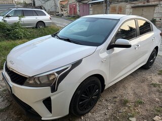 2021 Kia Rio IV Рестайлинг, белый, 1289000 рублей, вид 1