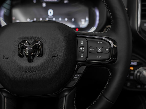 2026 Ram 1500 Crew Cab eTorque V Рестайлинг, чёрный, 12090317 рублей - вид 33