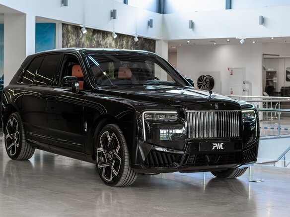 2025 Rolls-Royce Cullinan Black Badge I Рестайлинг (Series II), чёрный, 67490000 рублей