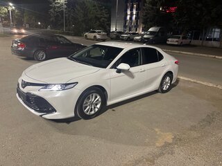 2020 Toyota Camry VIII (XV70), белый, 3259000 рублей, вид 2