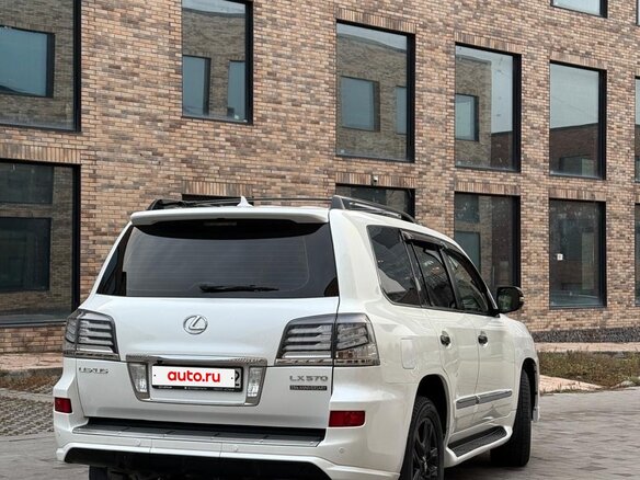 2013 Lexus LX 570 III Рестайлинг, белый, 4700000 рублей - вид 5