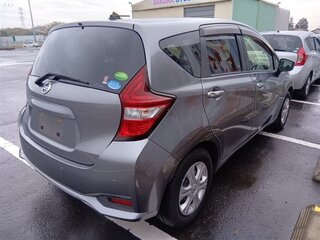 2020 Nissan Note II Рестайлинг, серебристый, 700000 рублей, вид 4
