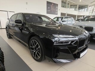 2025 BMW 7 серии 740i xDrive VII (G70), чёрный, 15290000 рублей, вид 3