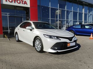 2019 Toyota Camry VIII (XV70), белый, 3360000 рублей, вид 3
