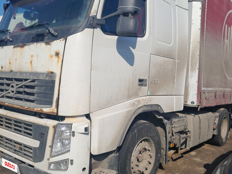 2013 Volvo FH, белый, 3500000 рублей, вид 1