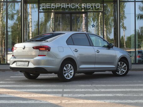 2021 Volkswagen Polo VI, серебристый, 1570000 рублей, вид 3