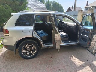 2010 Volkswagen Touareg I Рестайлинг, серебристый, 1250000 рублей, вид 5