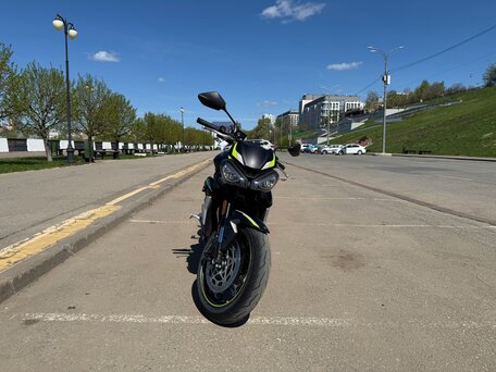 2021 Triumph Street Triple, чёрный, 790000 рублей, вид 3
