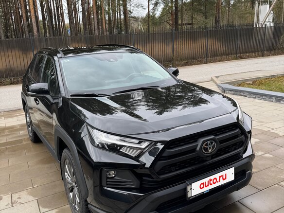 2024 Toyota RAV4 V (XA50), чёрный, 4095000 рублей - вид 1