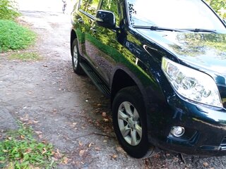 2013 Toyota Land Cruiser Prado 4-speed 150 Series Рестайлинг 1, серый, 2750000 рублей, вид 2