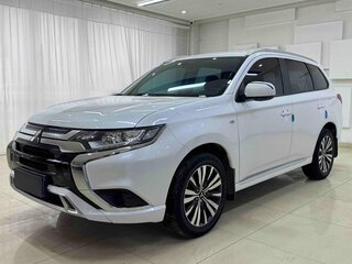 2022 Mitsubishi Outlander III Рестайлинг 3, белый, 1800000 рублей, вид 3