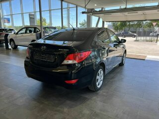2013 Hyundai Solaris I, чёрный, 620000 рублей, вид 5