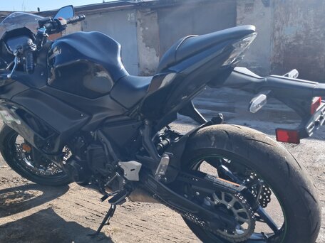 2024 Kawasaki Ninja 650, чёрный, 794381 рублей, вид 4