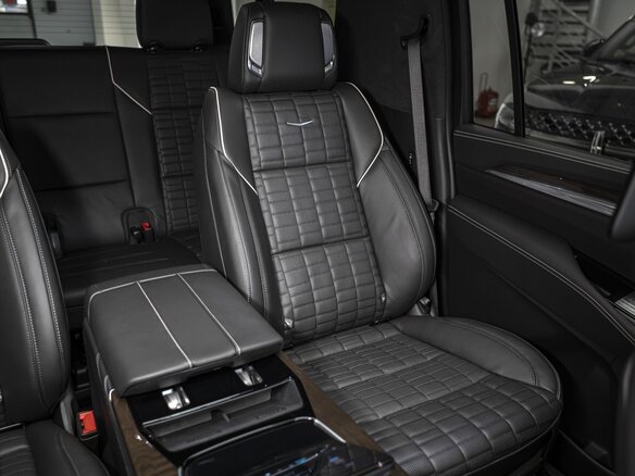 2025 Cadillac Escalade ESV V Рестайлинг, чёрный - вид 26