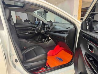 2022 Toyota Yaris L X XP150 Рестайлинг, белый, 1870000 рублей, вид 5