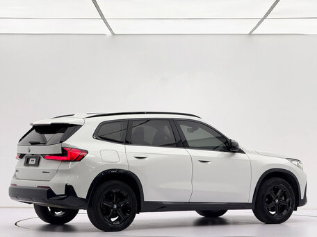 2023 BMW X1 Long 20Li sDrive III (U11/U12), белый, 2590000 рублей, вид 2