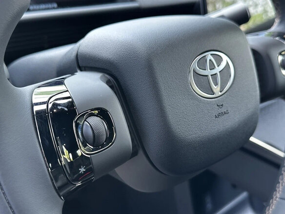 2026 Toyota bZ3X 58.3 kWh, серый, 2342000 рублей - вид 17