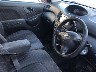 2003 Toyota FunCargo, красный, 427000 рублей, вид 5