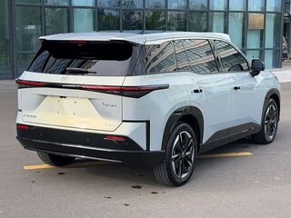 2025 Toyota bZ3X 58.3 kWh, серебристый, 2620000 рублей, вид 5