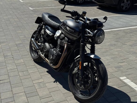 2019 Triumph Speed Twin, серебристый, 824000 рублей