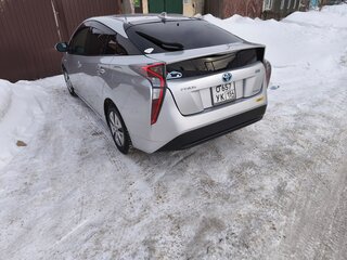2017 Toyota Prius IV (XW50), серебристый, 2000000 рублей, вид 5