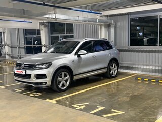 2013 Volkswagen Touareg II, серебристый, 2400000 рублей, вид 1