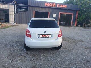 2013 Skoda Fabia II Рестайлинг, белый, 870000 рублей, вид 4