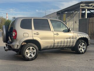 2016 Chevrolet Niva I Рестайлинг, серый, 720000 рублей, вид 4