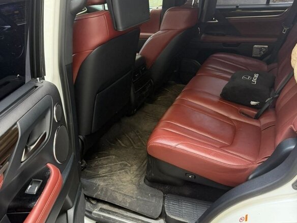 2018 Lexus LX 570 III Рестайлинг 2, белый, 12000000 рублей - вид 11