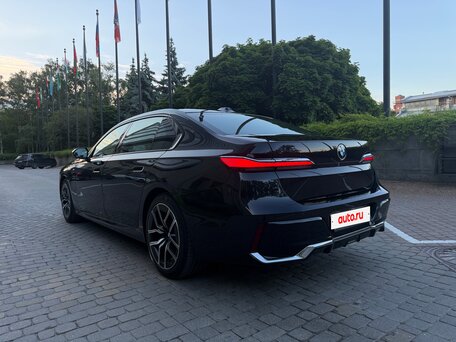 2022 BMW 7 серии 740d xDrive VII (G70), чёрный, 9999999 рублей, вид 5