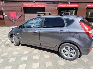 2013 Hyundai Solaris I, серый, 725000 рублей, вид 4