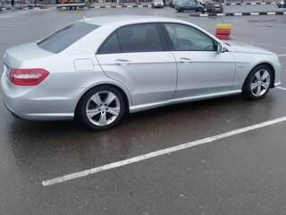 2010 Mercedes-Benz E-Класс 200 5G-Tronic IV (W212, S212, C207), серебристый, 1700000 рублей, вид 3