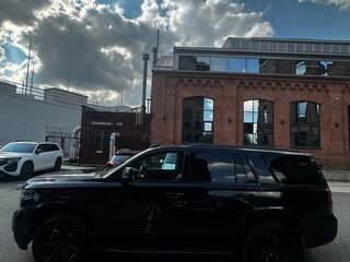 2019 Chevrolet Tahoe IV, чёрный, 5100000 рублей, вид 2