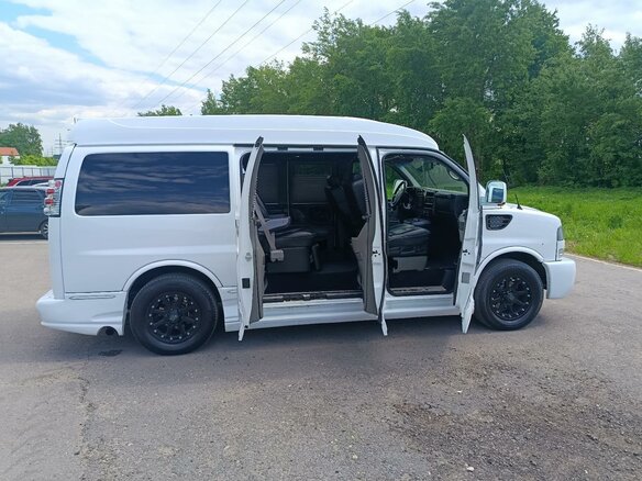 2010 GMC Savana I Рестайлинг, белый, 2990000 рублей - вид 4