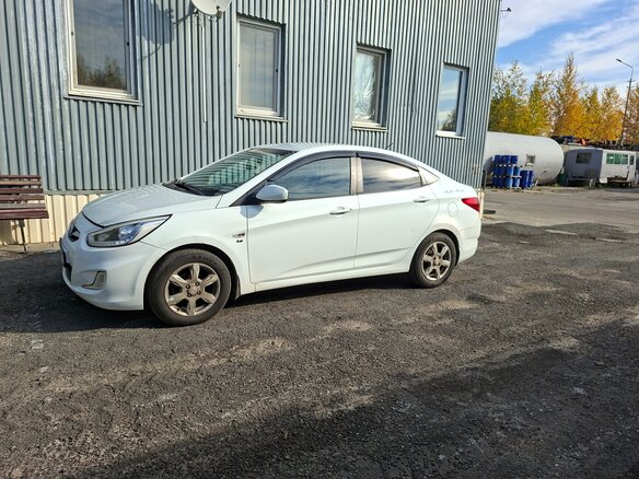 2014 Hyundai Solaris I Рестайлинг, белый, 830000 рублей - вид 4