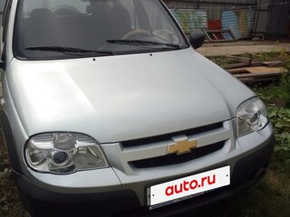 2012 Chevrolet Niva I Рестайлинг, серебристый, 390000 рублей, вид 1