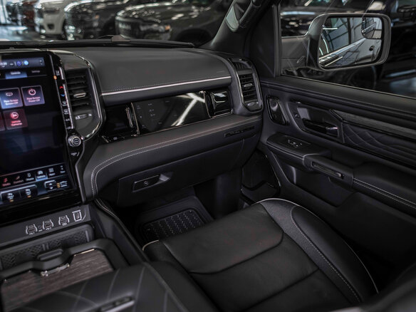 2026 Ram 1500 Crew Cab eTorque V Рестайлинг, чёрный, 12090317 рублей - вид 29