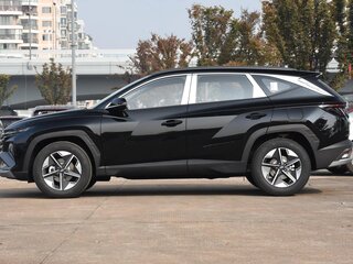 2025 Hyundai Tucson IV Рестайлинг, чёрный, 3800000 рублей, вид 4