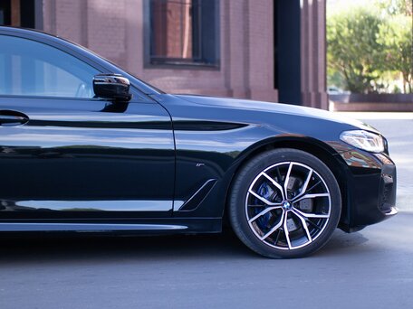 2020 BMW 5 серии 530d xDrive VII (G30/G31/G38) Рестайлинг, чёрный, 4550000 рублей, вид 4