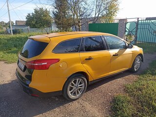 2015 Ford Focus III Рестайлинг, жёлтый, 300000 рублей, вид 4