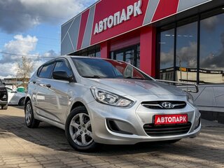 2013 Hyundai Solaris I, серебристый, 779000 рублей, вид 1