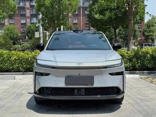 2026 Toyota bZ3X 58.3 kWh, серебристый, 2600000 рублей, вид 2