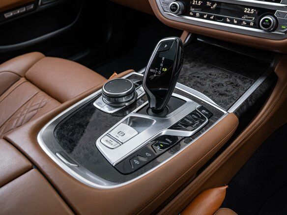 2017 BMW 7 серии 740e VI (G11/G12), белый - вид 15