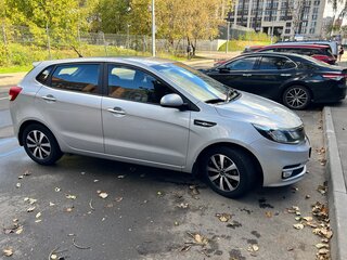 2016 Kia Rio III Рестайлинг, серебристый, 1250000 рублей, вид 5